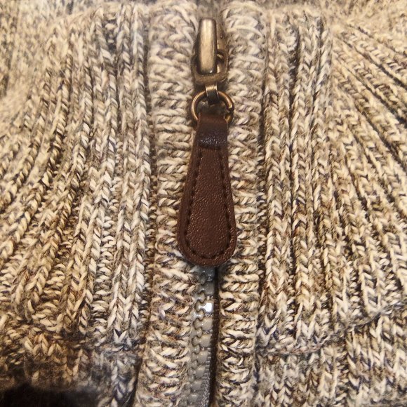 Oscar De La Renta 1/4 Zip Sweater - Picture 8 of 9